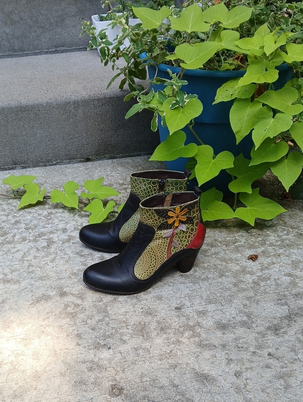 L'Artiste by Spring Step "Dramatic" Floral Leather Ankle Boots. Sz40(9) - Picture 13 of 14